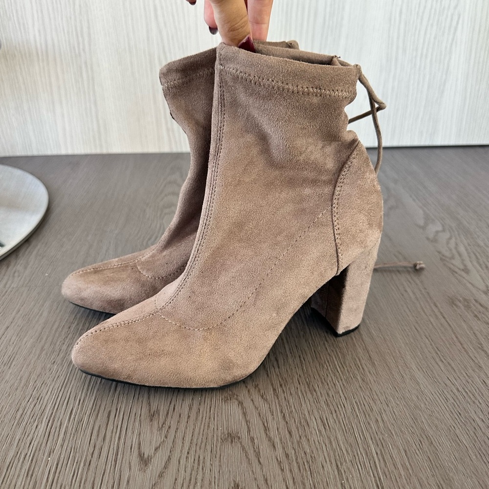 Elegant Suede Ankle Boots in Taupe